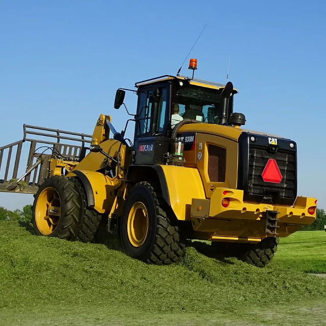 gras aanrijden shovel